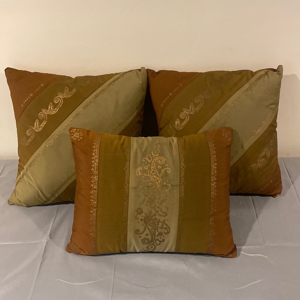 Pillow set 2 square 1 rectangle minor flaws